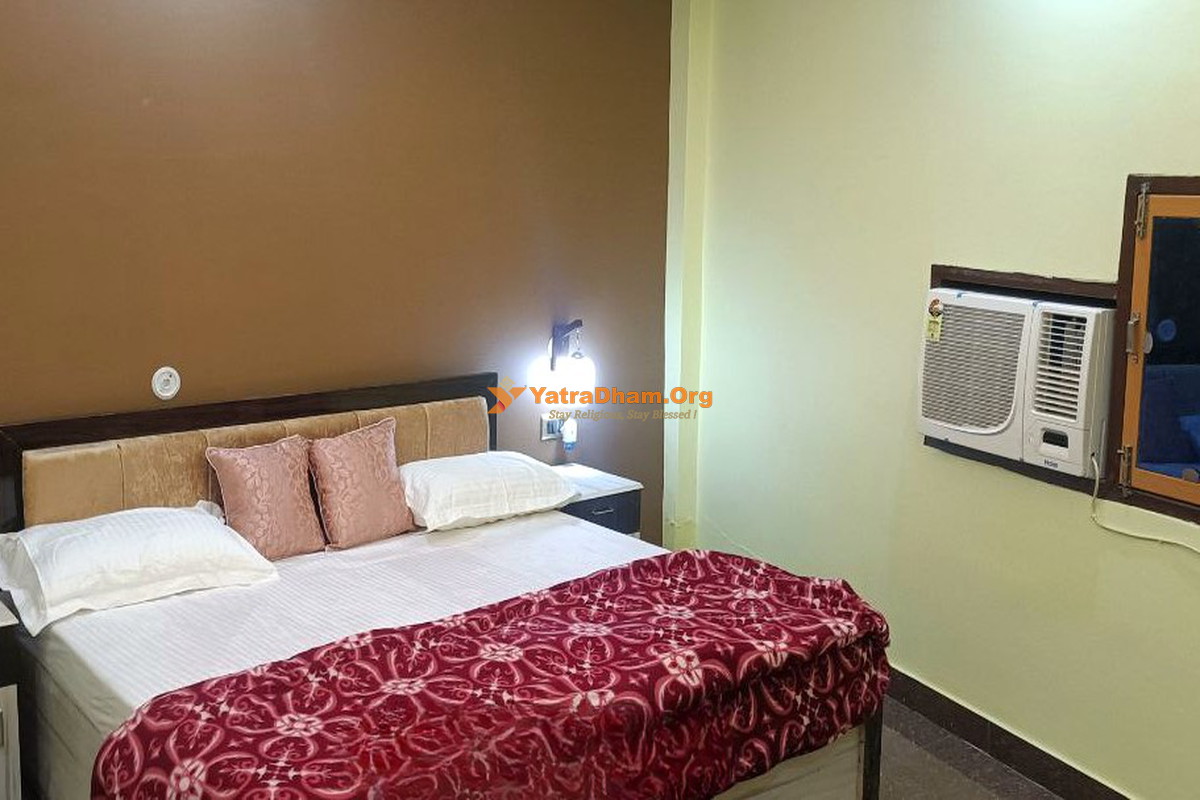 Yash Lodge Ghatampur 2 Bed Room