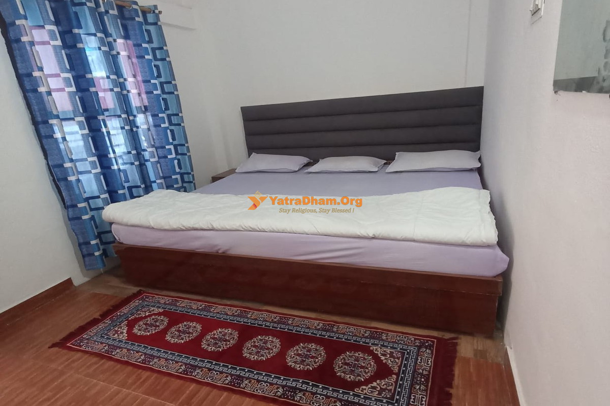 Hotel Geeta Palace Phata Kedarnath 3 Bed Room View