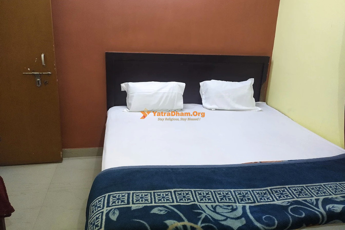 Suman Niwas Lucknow Room