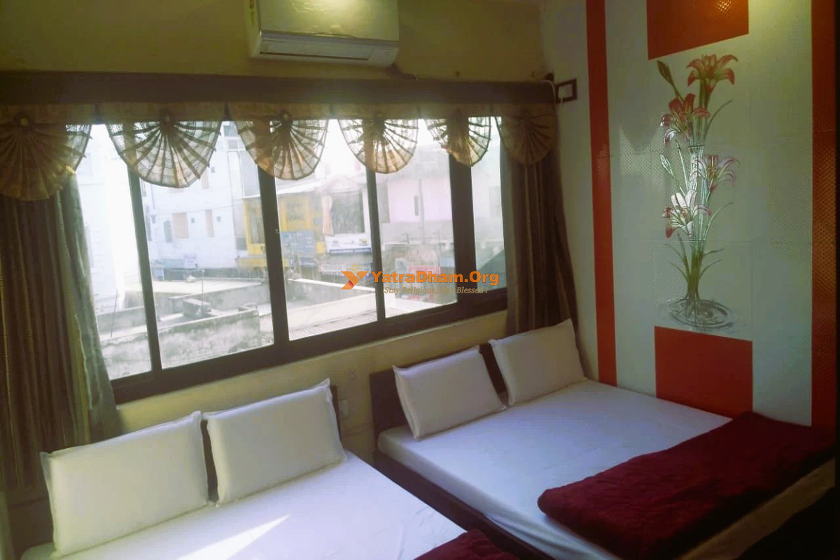 Hotel Madhav Virpur 4 Bed AC Room View