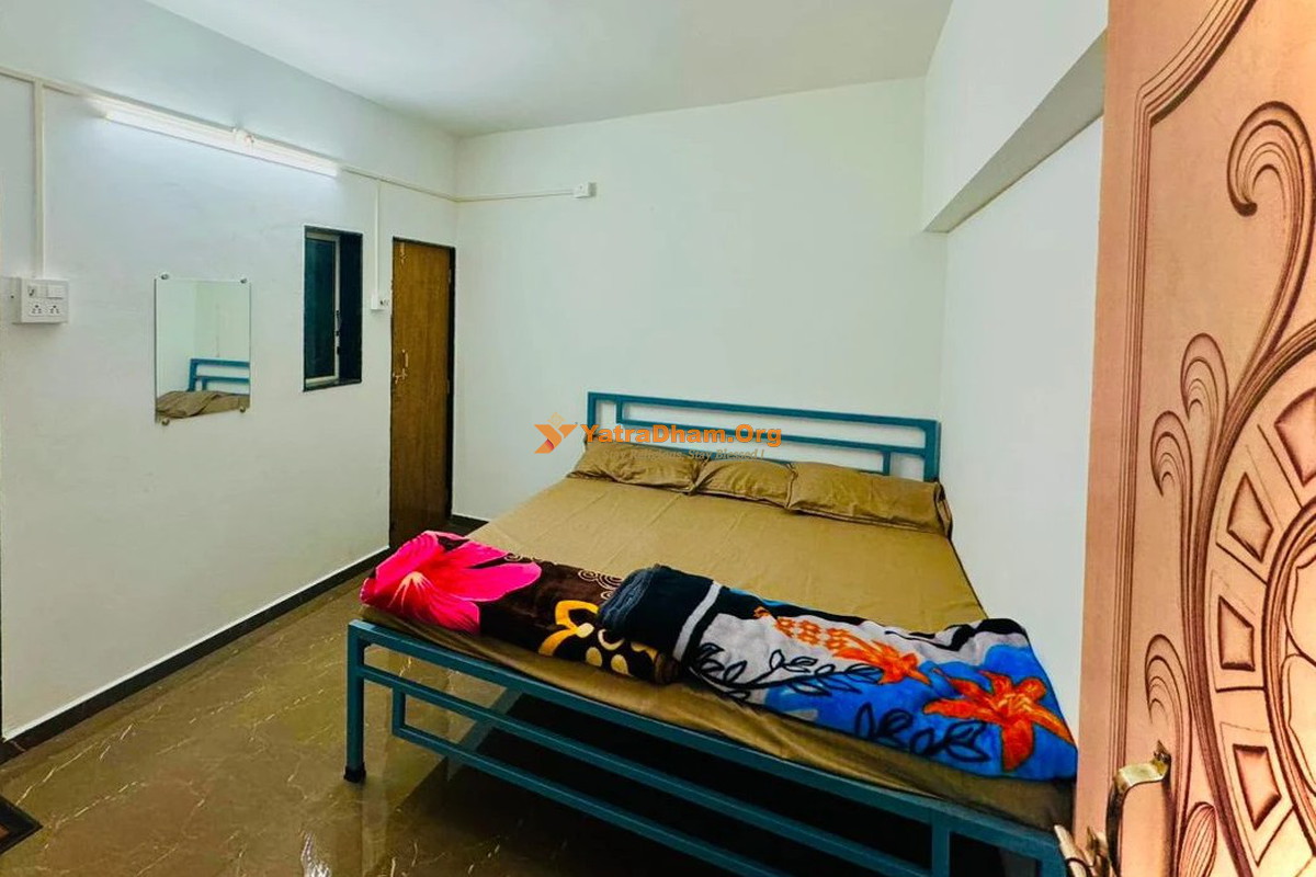 Himkedar Yatri Niwas Wadi Ratnagiri Room