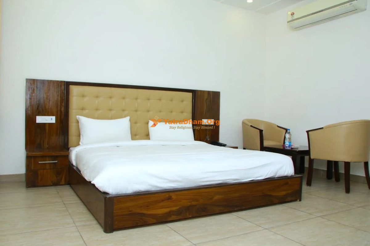 Hotel Girraj Inn Govardhan 2 Bed Room