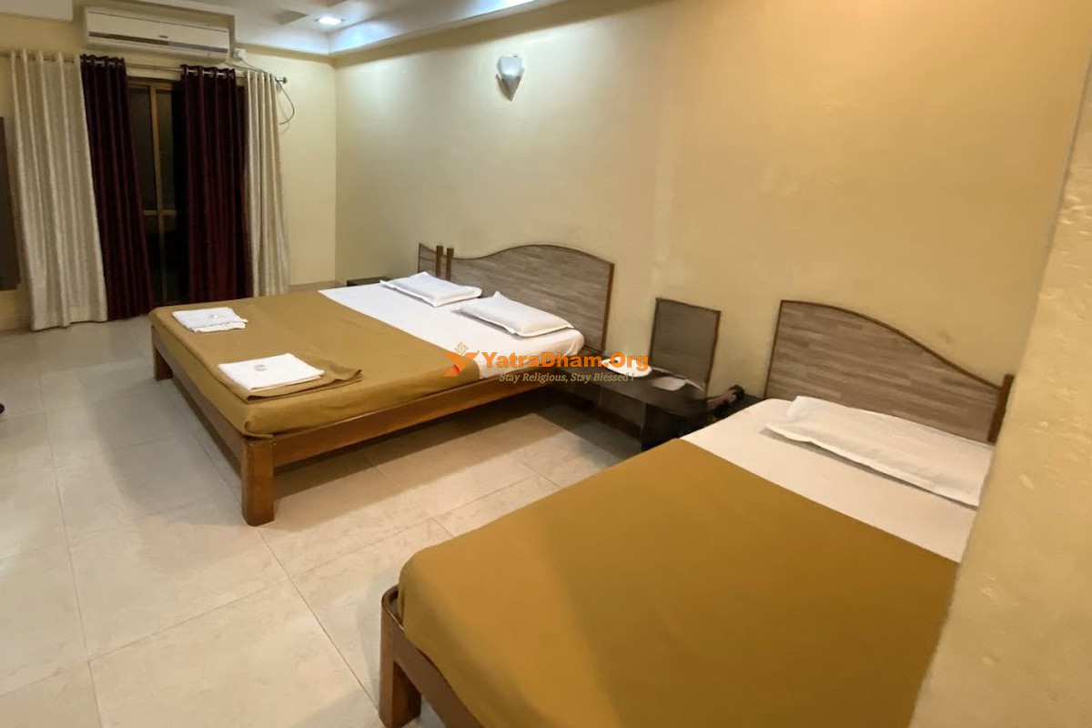 Hotel Pritysangam Ganpatipule 3 Bed Room View