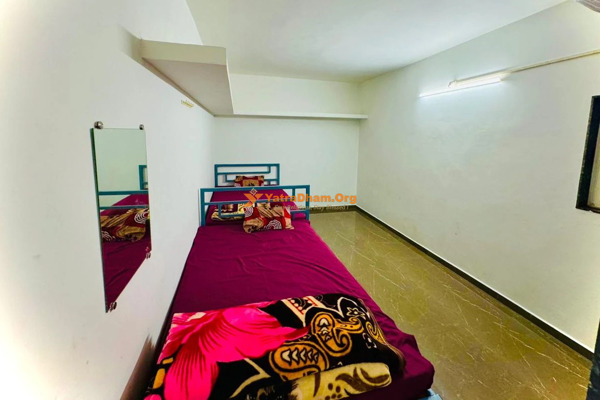 Himkedar Yatri Niwas Wadi Ratnagiri Room