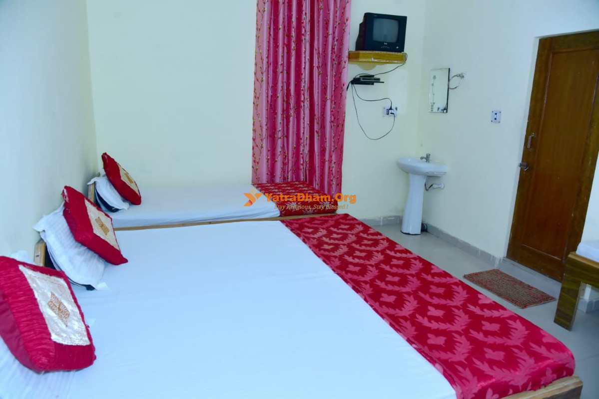 Himalayan Heights Hotel and Restaurant Ukhimath 3 Bed Room View