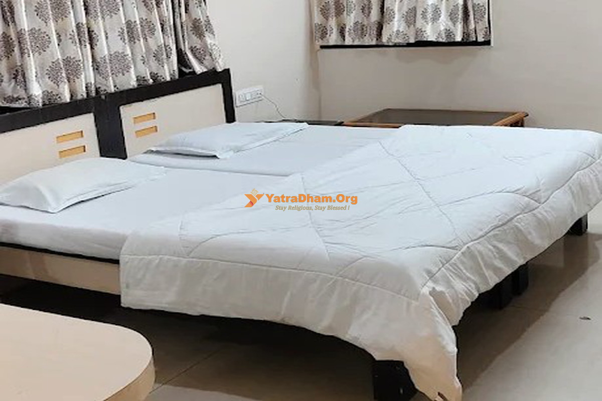 Hotel Malhar Regency Shirpur Room