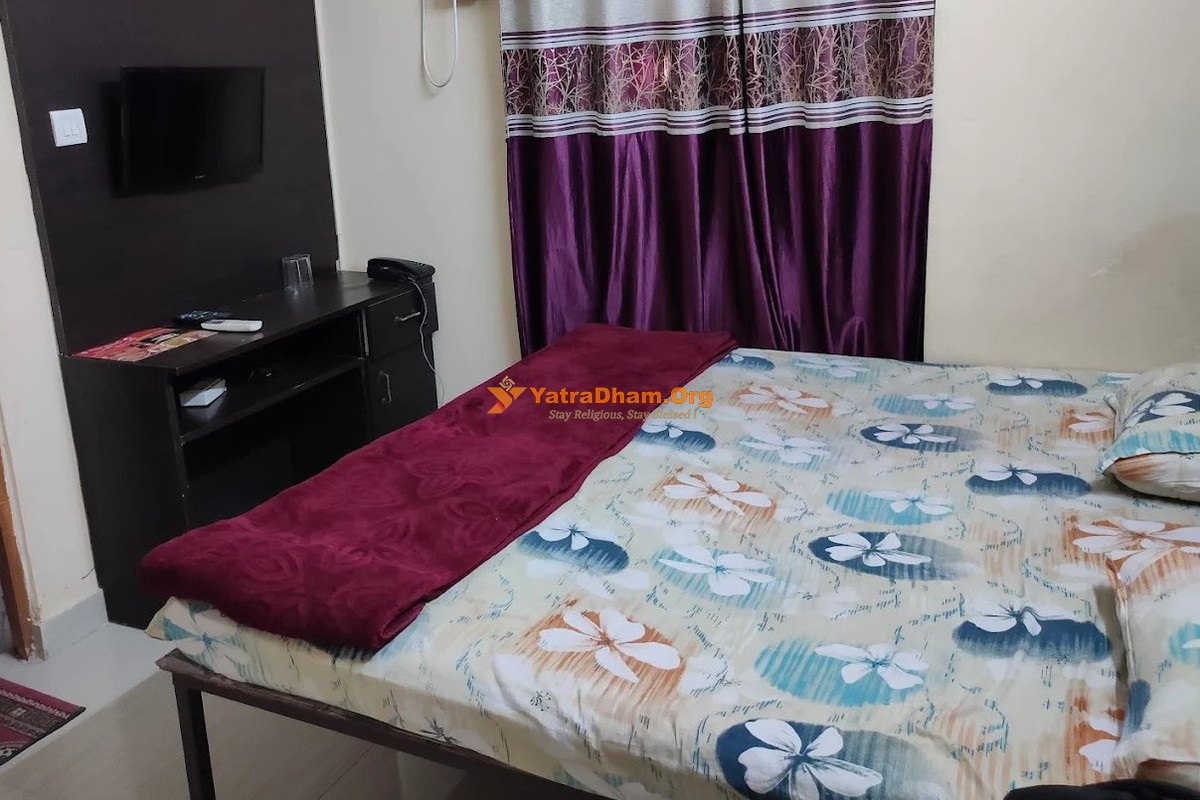 Suman Niwas Lucknow Room