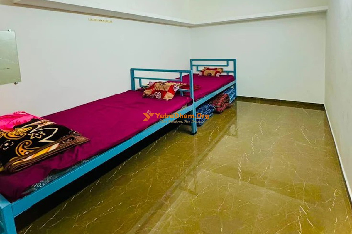 Himkedar Yatri Niwas Wadi Ratnagiri Room