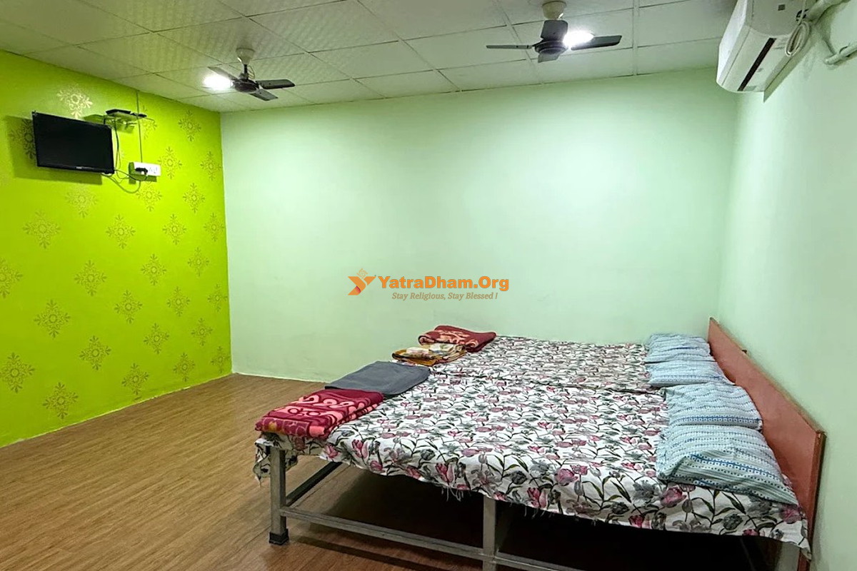 Gulmohoar Bhakta Nivas Morgaon Room