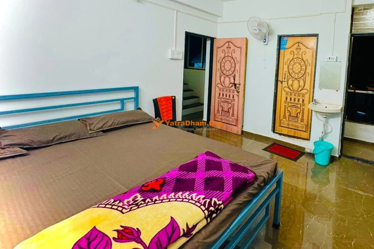 Himkedar Yatri Niwas Wadi Ratnagiri Room