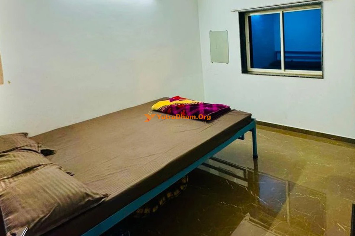 Himkedar Yatri Niwas Wadi Ratnagiri Room