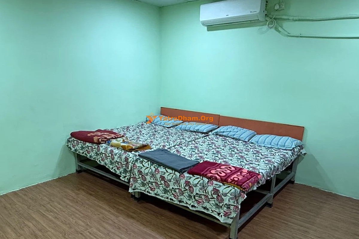 Gulmohar Bhakta Nivas Morgaon Room