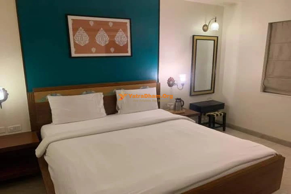 Hotel Madhav Virpur 4 Bed AC Room View