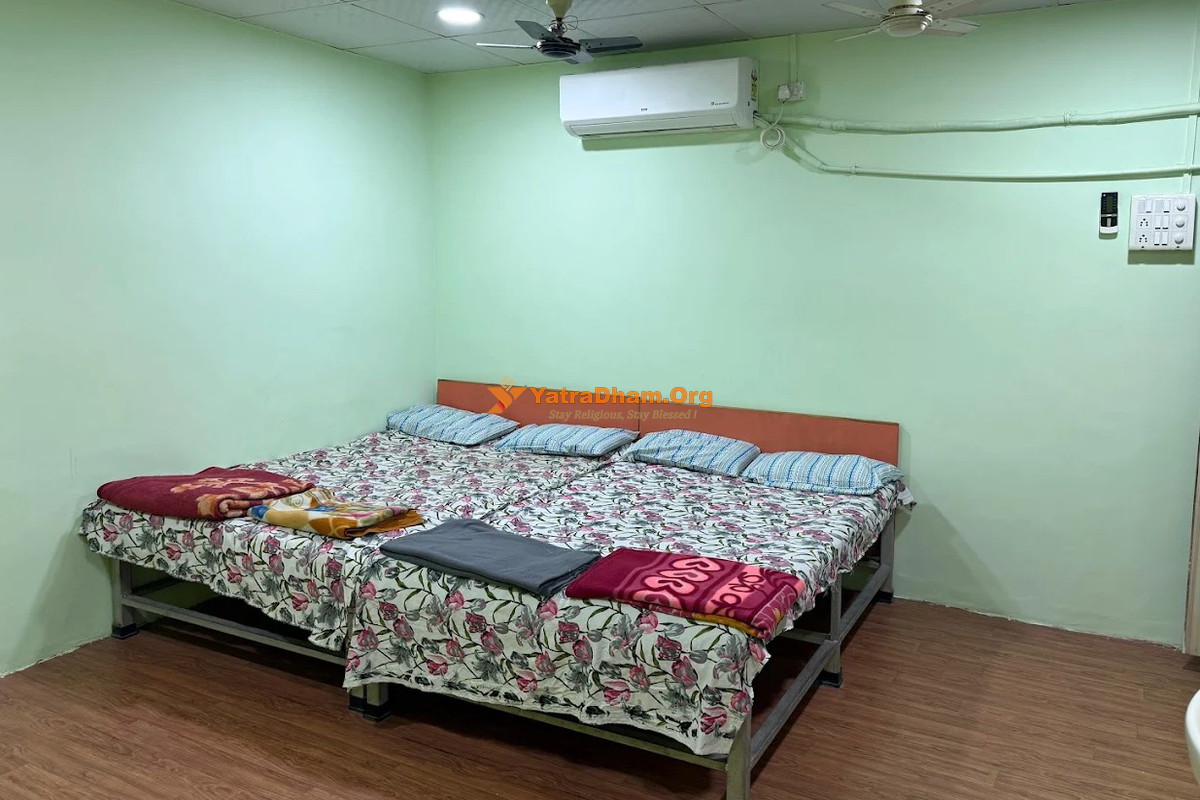 Gulmohar Bhakta Nivas Morgaon Room