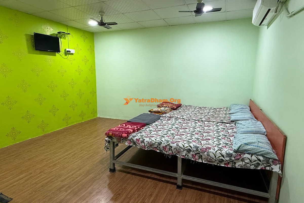 Gulmohar Bhakta Nivas Morgaon Room