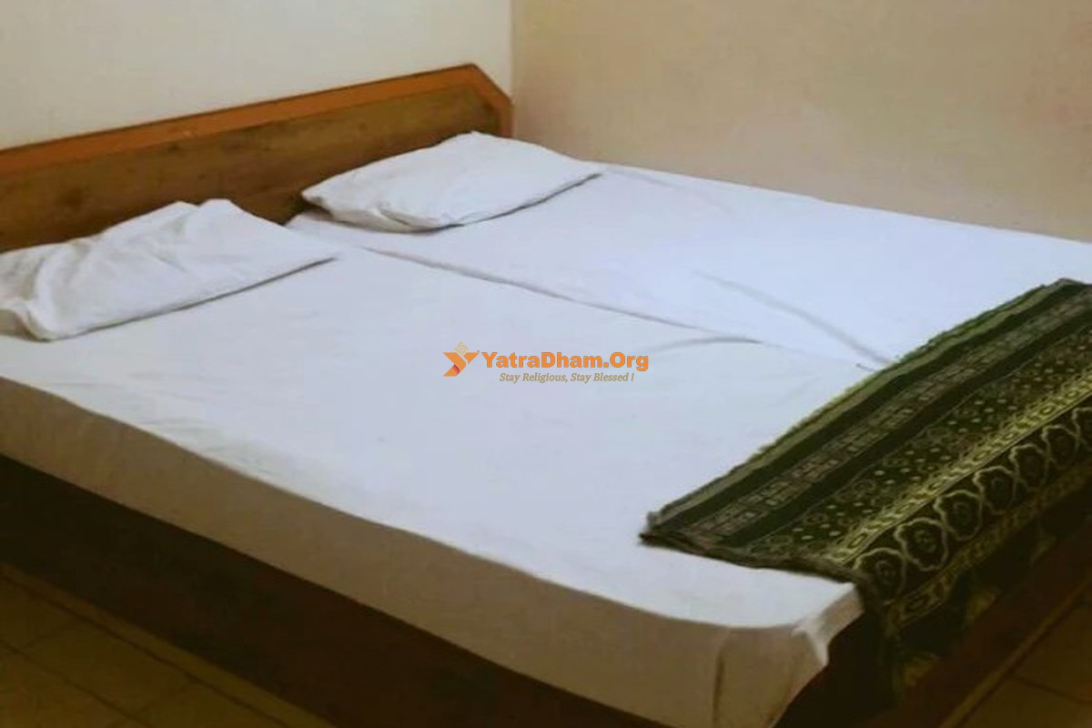 S.V Hotel And Lodge Bhuvanagiri Room