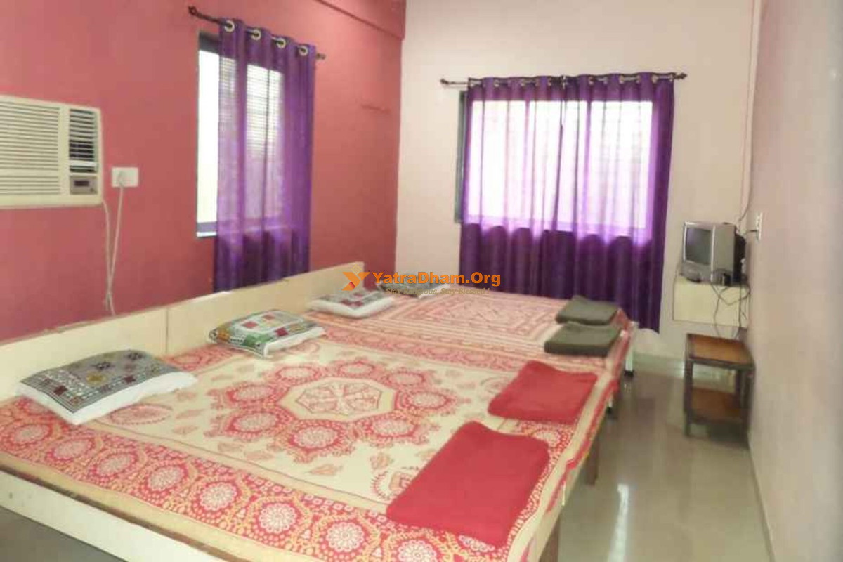 Varad Vinayak Lodge Ganpatipule 4 Bed Room