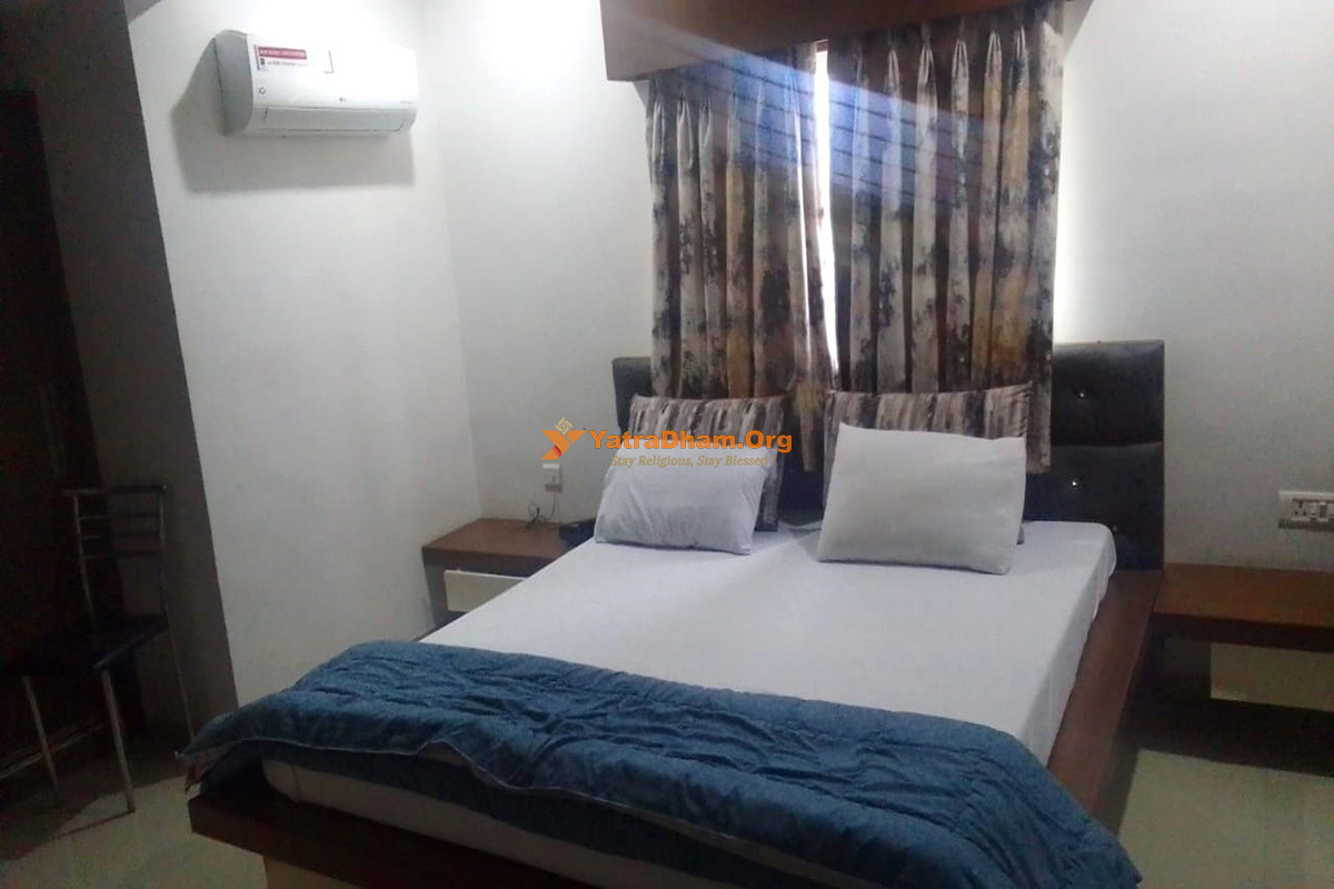 Hotel Bhakt Niwas Shegaon 2 Bed Room